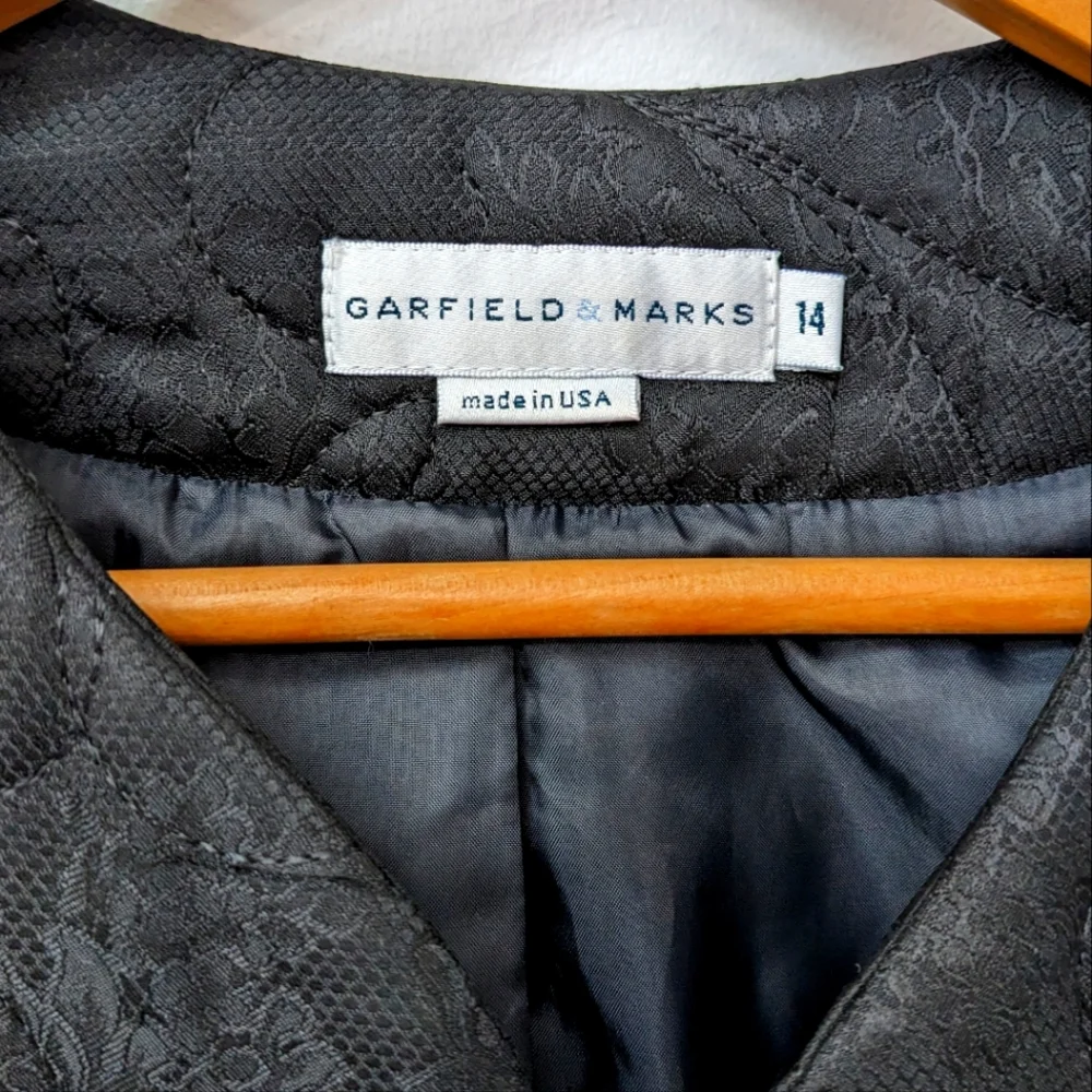 Stunning Garfield & Marks Black Quilted Floral Embroidery Open Jacket - Picture 13 of 13
